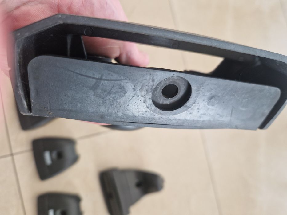 Thule – stopy / mocowania bagażnika dachowego – komplet 4 szt.
