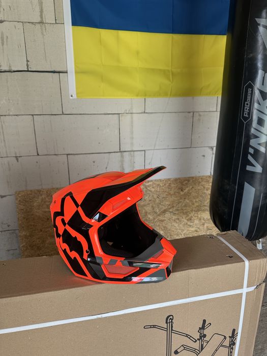 Продам FOX RACING Mips мотокросовий шолом