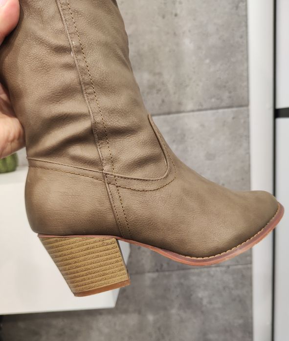 Długie, ocieplane kozaki