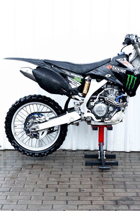 YAMAHA YZF 250 PRO CIRCUIT ATÉ 42€/MÊS