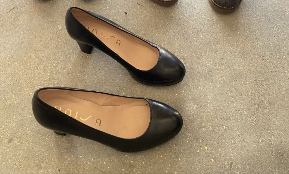 botas loja prof pele com sola borracha/ pele e sapatos  unisa