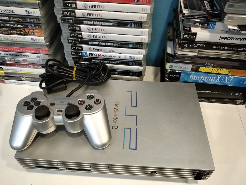 PlayStation 2 prateada