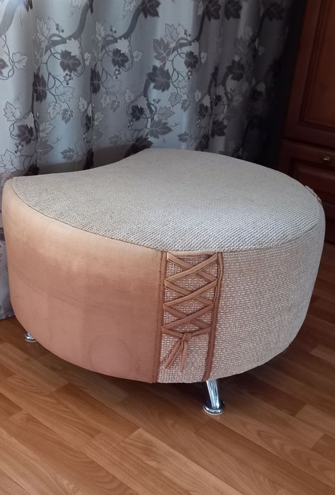 Пуфик большой на 4 ножках