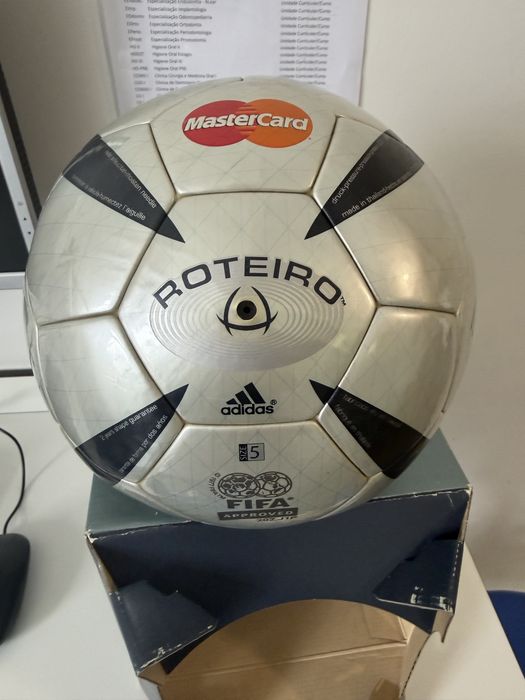 Bola Adidas Roteiro 2006 edição limitada