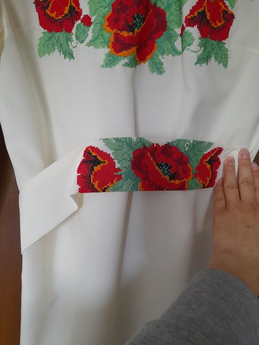 Продам вишите плаття 44-46р