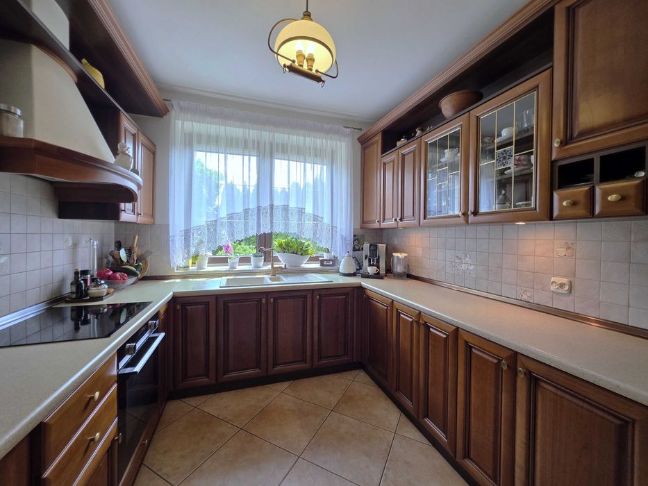 Bronowice | dom 2001 rok | 4 sypialnie | gabinet | salon z kominkiem | taras