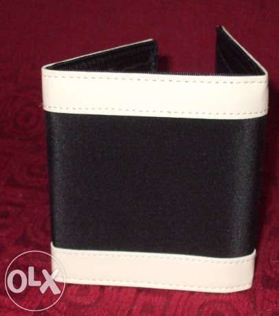 Carteira preta e camel