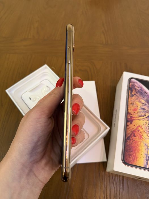 Продам iPhone XS max
