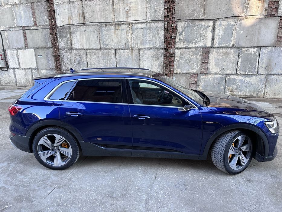 Авто Audi E-Tron 55 електро 95кв Європа Q8