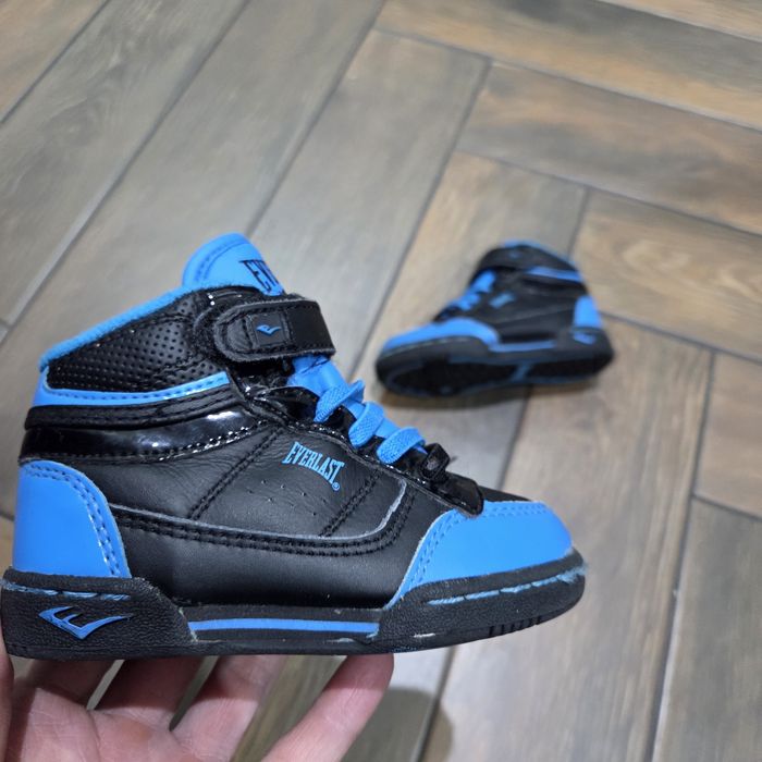 Śliczne buciki ze skórki marki Everlast rozmiar 21.5cm.