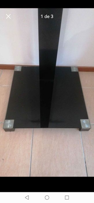 Suporte para TV, muito elegante, para casa ou num espaço aberto ao púb