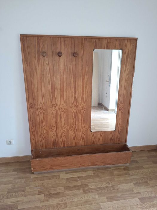 Bengaleiro / Móvel de Entrada com Cabides e Espelho — 15€