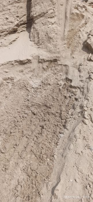 Ziemia czarnoziem przesiewany otoczaki piasek żwir  kopanie stawów