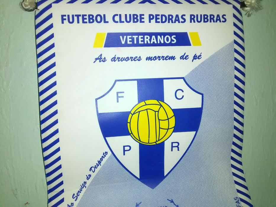 Peça coleção Futebol Club Pedras Rubras bandarilha