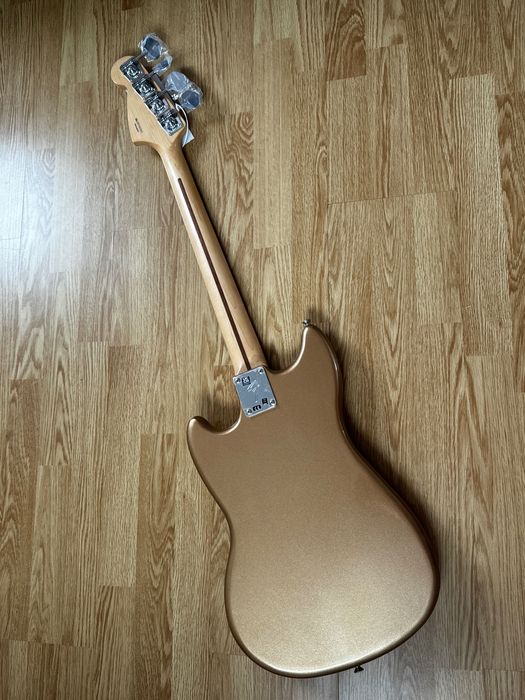 Новий Fender Player Mustang Bass PJ Firemist Gold, Мексіка