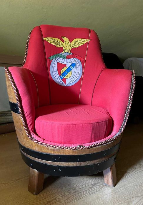 Poltrona em pipo de madeira do SPORTING e BENFICA