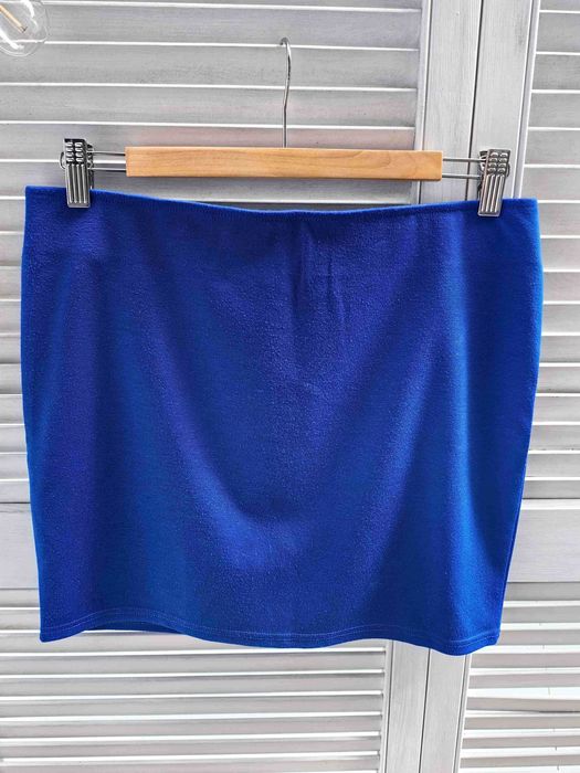 Damska spódnica mini Chillin z suwakiem z tyłu. Rozmiar M/L