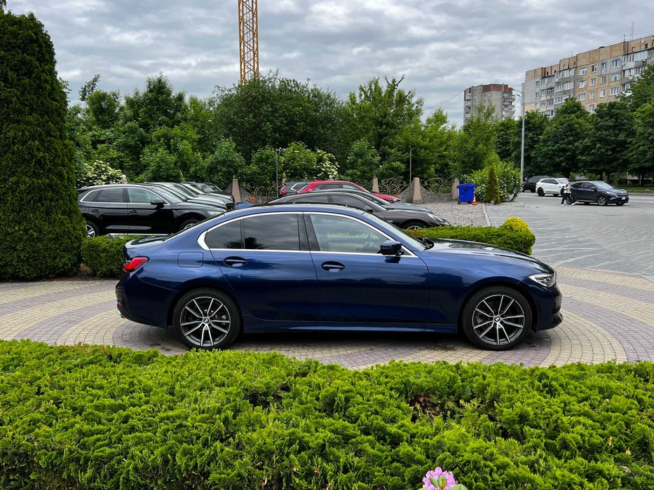 BMW 330 І 2019 року