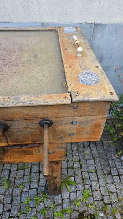 Mesa de matrecos em madeira para restauro