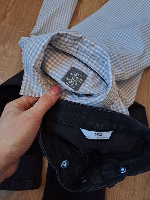 Черные джинсы и рубашка с длинным рукавом для мальчика