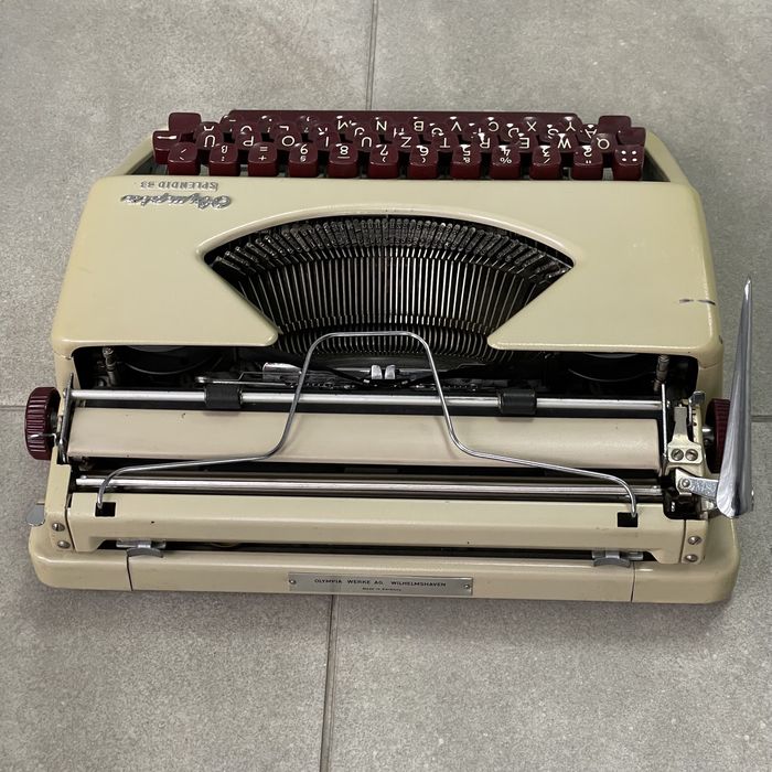Подарунок преміум-класу друкарська машинка Olympia Splendid 33 Germany