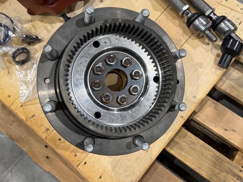 Zwrotnica prawa , zwolnica koparki WACKER NEUSON 6503, 108881 NOWE