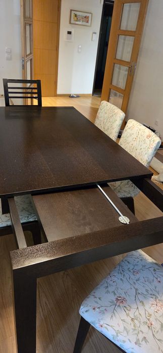 Mesa extensivel e 6 Cadeiras forradas