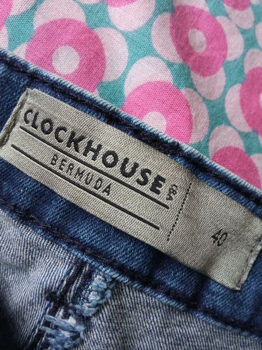 Vendo Bermuda NR 40 porte gratis