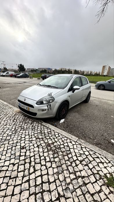 Fiat punto 2012 bem estimado e vendo por 35000 negociavel