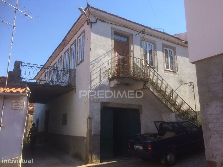 Moradia t4 em  Cedovim – Vila Nova de Foz Côa