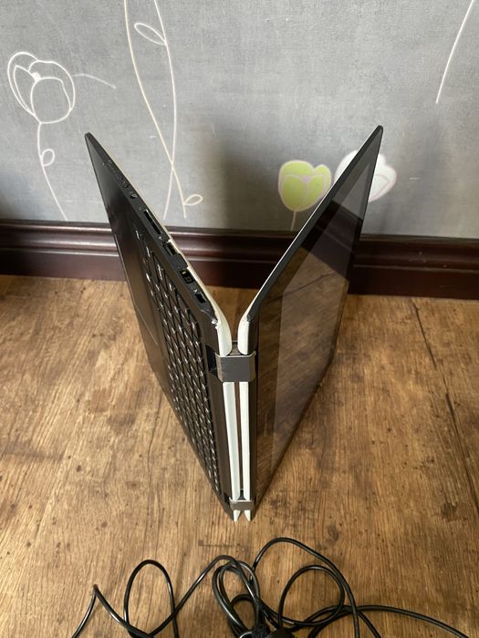Ноутбук Lenovo Yoga 300 intel(R)Celer