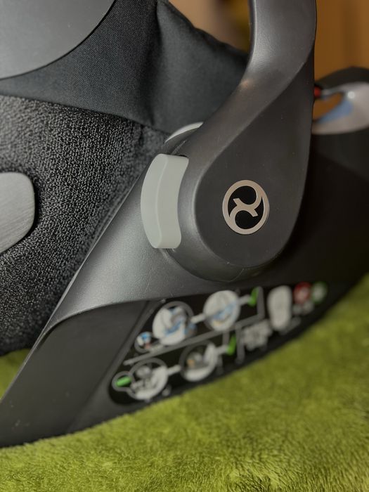 Автолюлька Cybex Cloud Z i-Size +адаптери