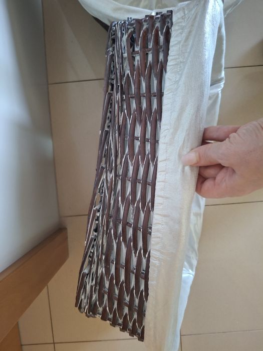 2 cestas vime castanho com tecido prateado