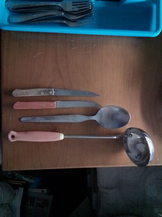 Faqueiro com dezenas de peças