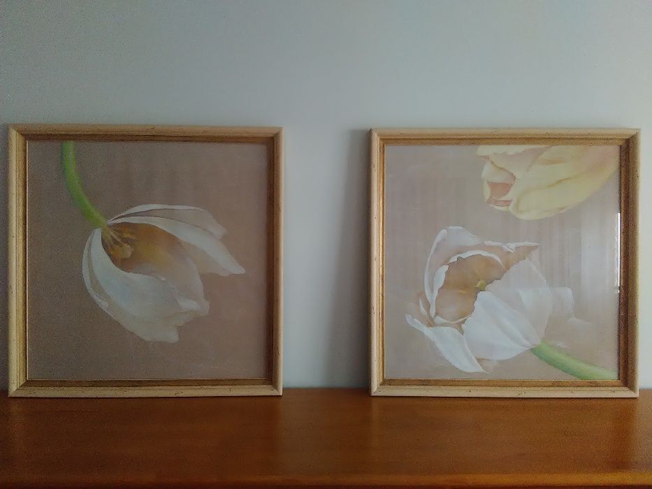 2 quadros grandes com flores, molduras em bege/dourado. Como novos