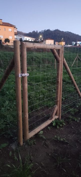 Vedações com redes ou painéis/ coberturas