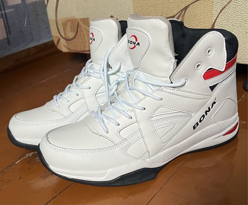 Bona 43р шкіряні чоловічі кросівки