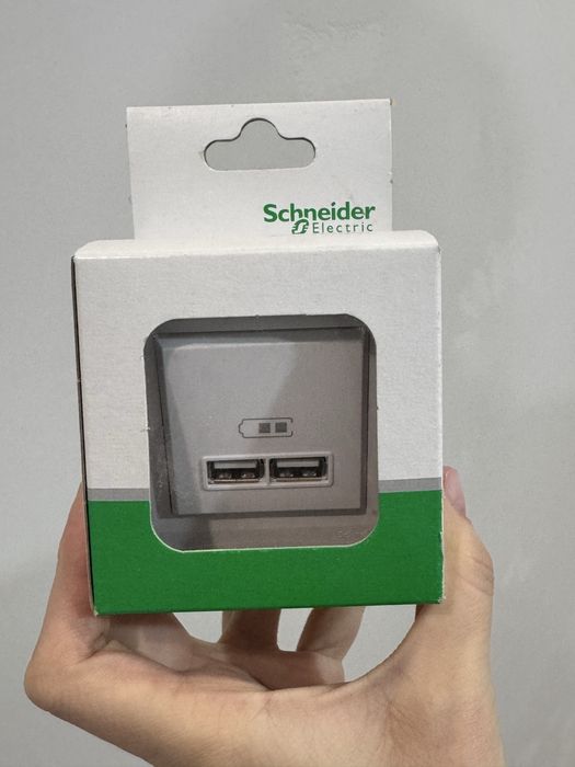 Шнайдер розетка USB 2.1A