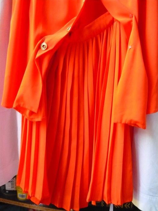 Fato em excelente seda tom laranja... veste nº 36/38
