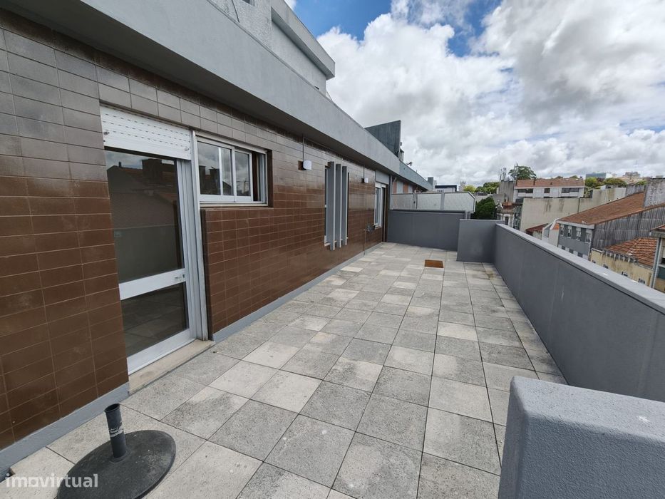 T2 moderno com varanda e terraço no Porto