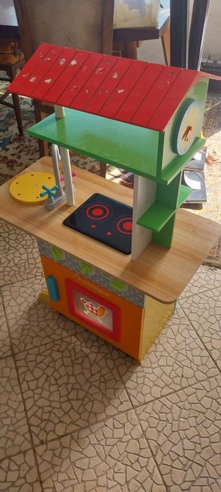 Cozinha e máquina lavar roupa criança