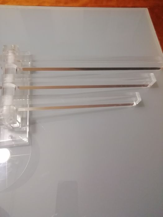 Toalheiro W. C. em acrílico