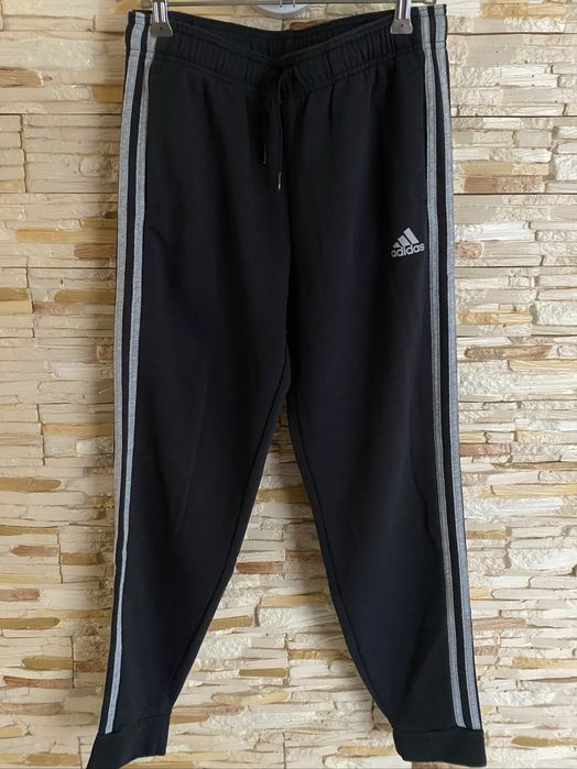 Спортивні штани Adidas.