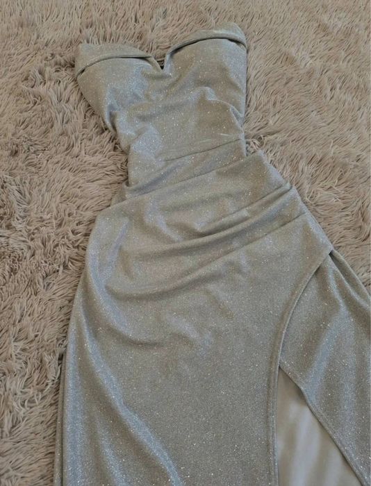 Продам новое новогоднее платье