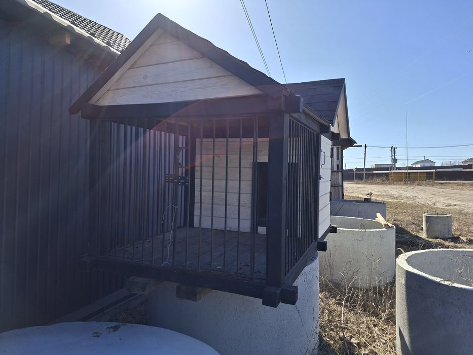 Продам вольєри і будку.