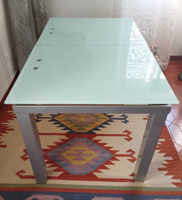 Mesa Extensível de vidro com 4 cadeiras