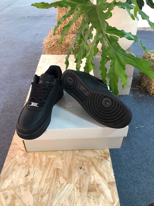 Nike Air Force 1 Czarny 44