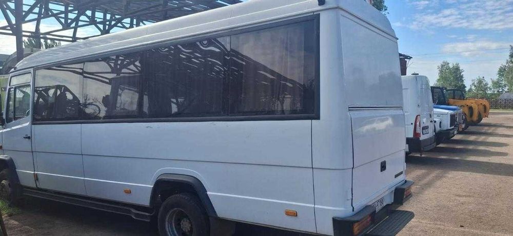 Автобус "Мерседес Бенц" Vario 614D