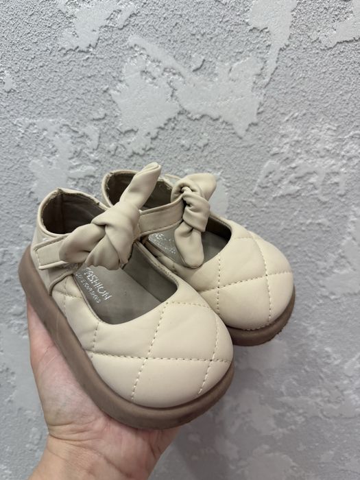 Туфельки для дівчинки