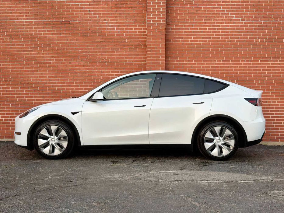 Tesla Model Y Long Range      2023